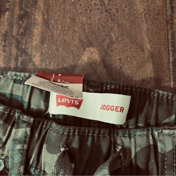 Levi's Youth New Camouflage Twill Joggers/Jeans Green Camo Size 8 - Picture 4 of 10